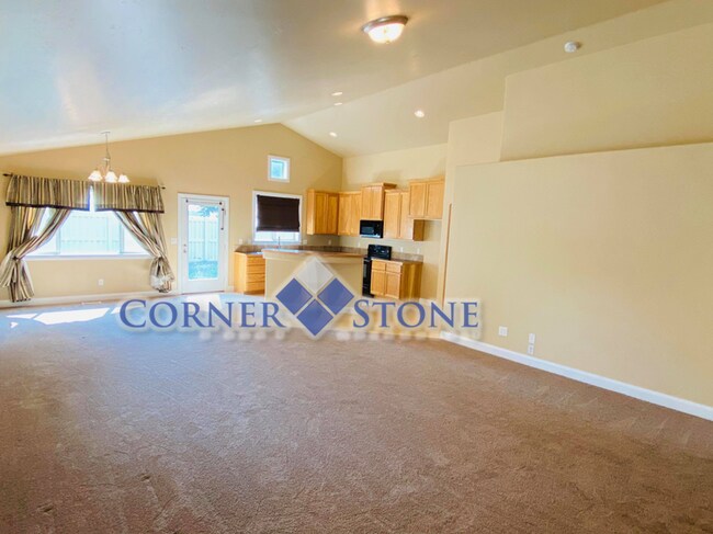Building Photo - Middleton Home with Community Pool!