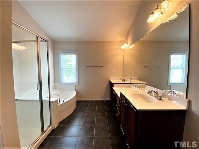 Building Photo - Spacious 3-Bed Townhome with Garage in Morrisville – 2,175 Sq Ft