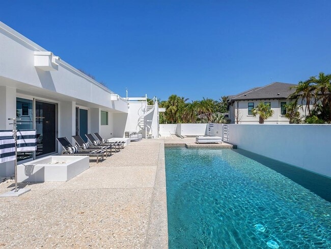 Building Photo - 7647 Sanderling Rd