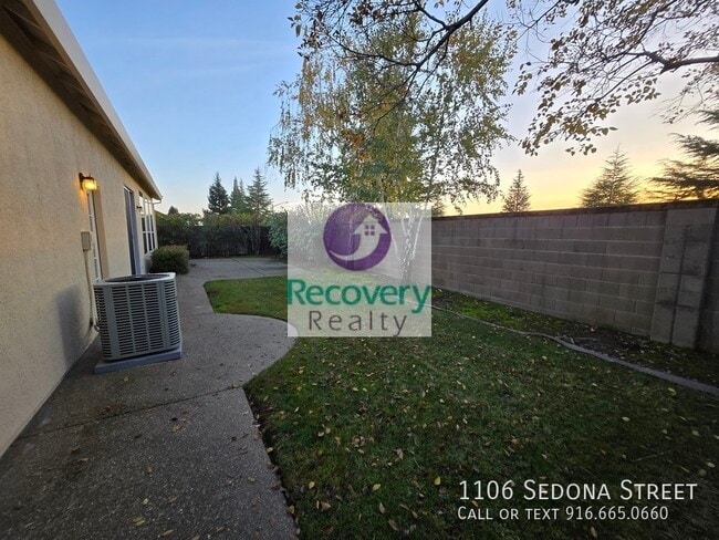 Building Photo - 1106 Sedona St