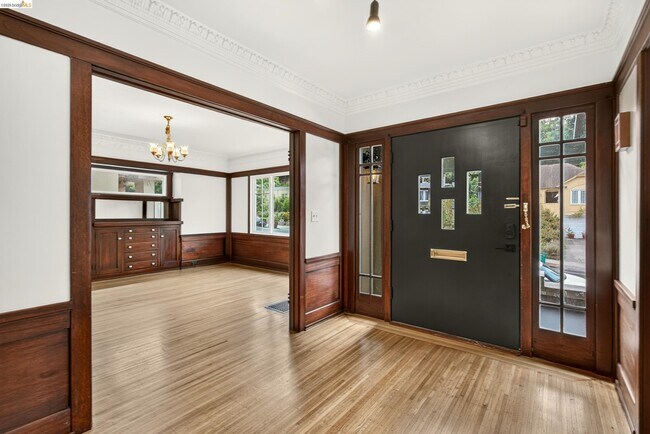 Building Photo - 846 Mandana Blvd