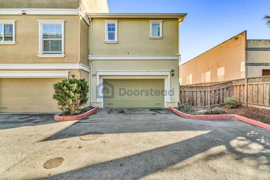 Building Photo - 2743 Lavender Ter