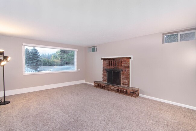 Building Photo - 2 Bed 1ba Liberty Lake Duplex Lower-level ...