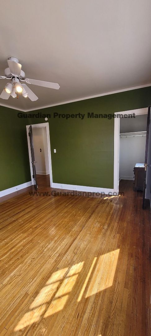 Building Photo - South Minneapolis duplex with garage parking