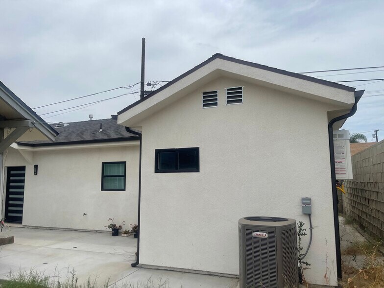 Building Photo - 10863 Nettleton St