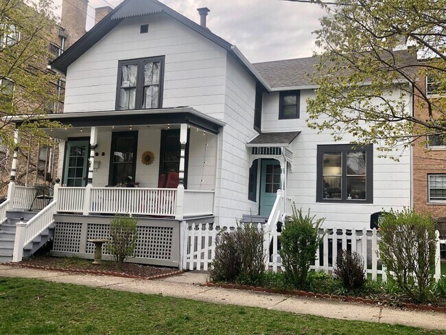 Primary Photo - 813 Hamlin St