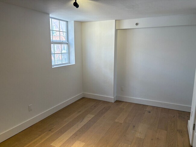 Building Photo - One bedroom loft in Midtown OKC!