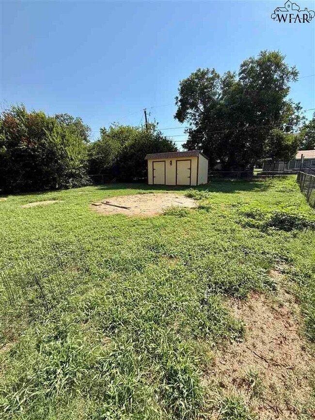 Building Photo - 1405 Tanbark Rd