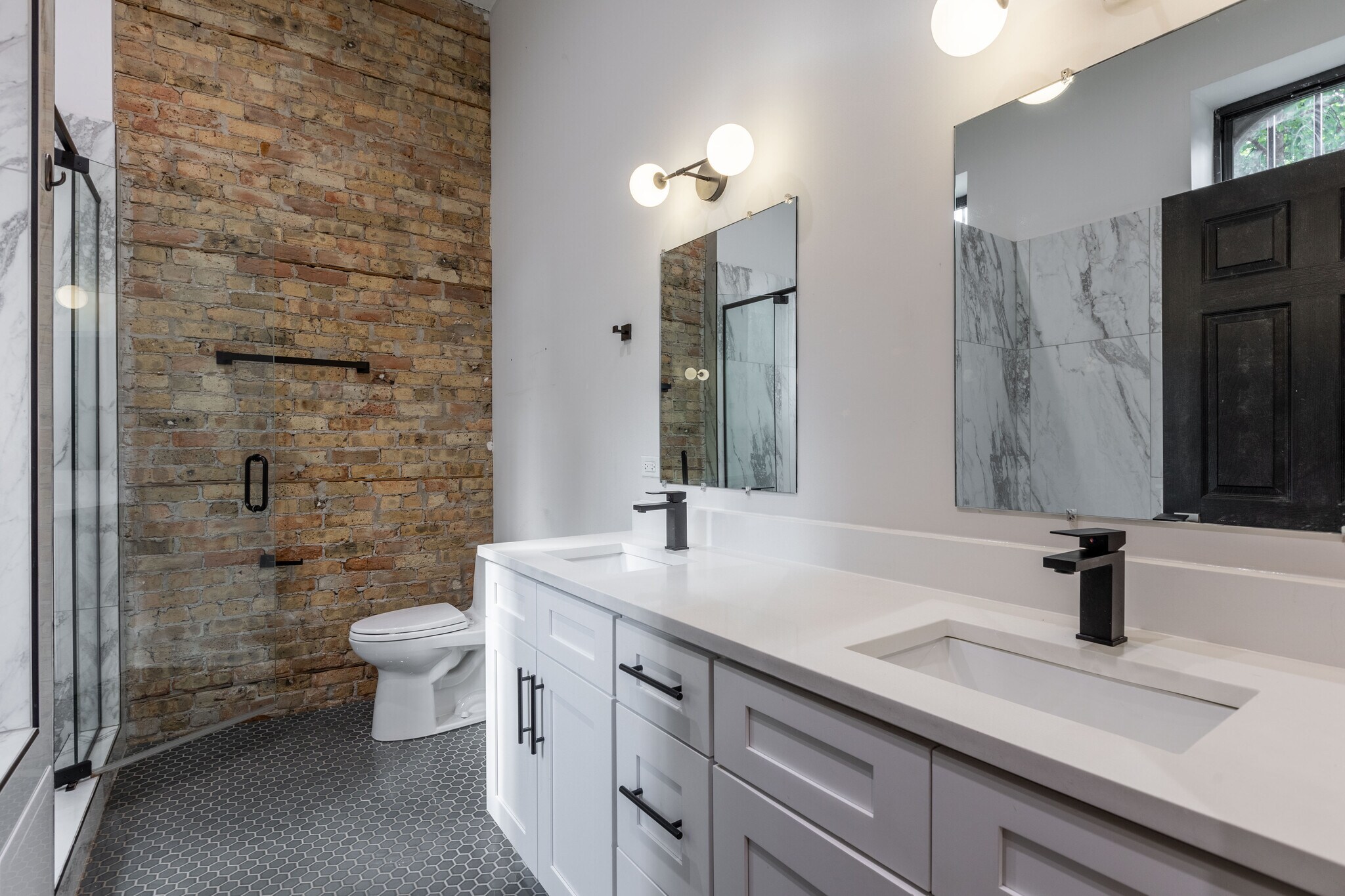 Building Photo - 2701 W Thomas St