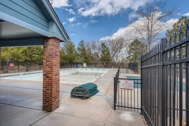 Building Photo - 5563 S Vivian Ct