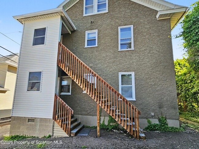 Building Photo - 1614 Linden St