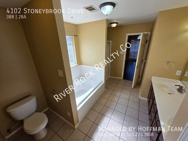 Building Photo - 4102 Stoneybrook Dr