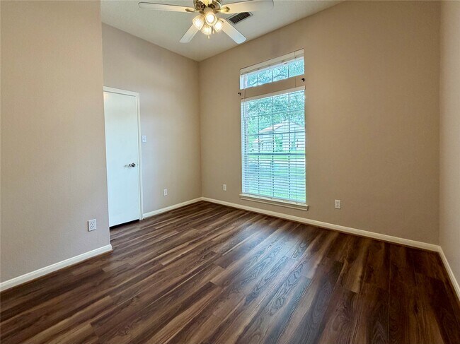 Building Photo - 4006 Hunnington Dr