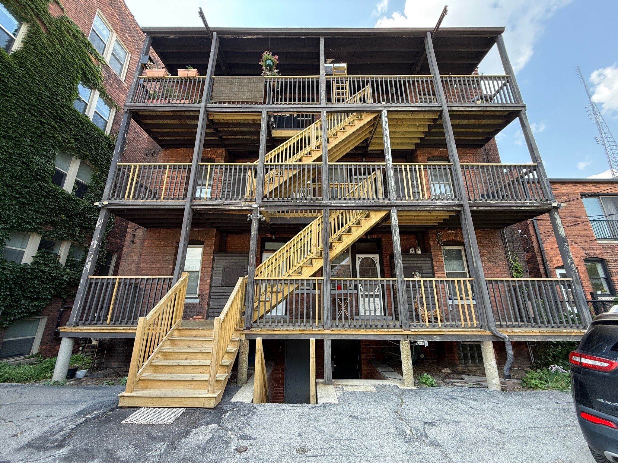 Building Photo - 469 W Willis St