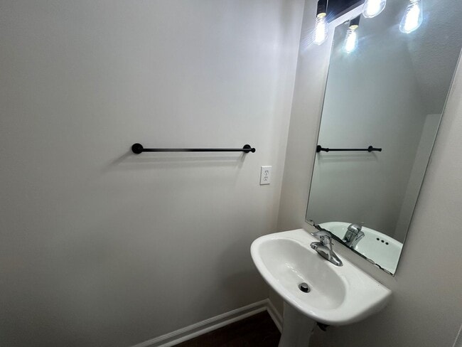 Building Photo - 3-bedroom, 2.5-bathroom two-story home located in the desirable Gatewood Communities!