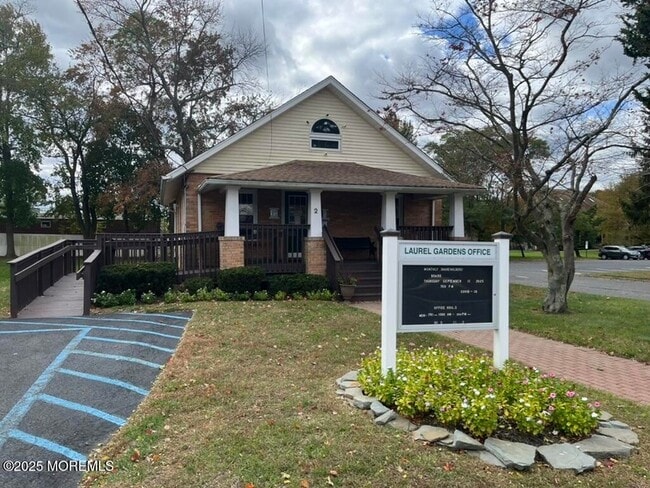 Building Photo - 10 Laurel Pl