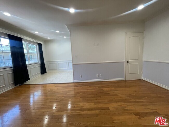 Building Photo - 1126 N Formosa Ave