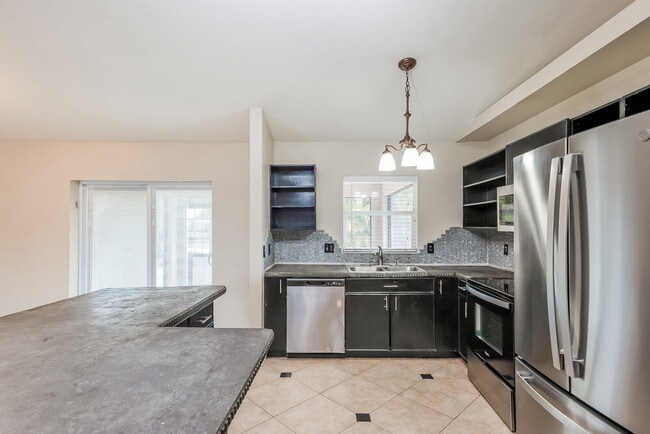 Building Photo - 811 SW 14th Pl