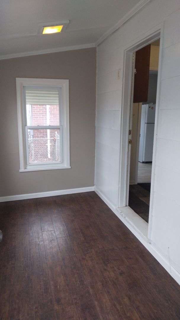 Building Photo - 2/1 brick Home CALL DIANA FOR A SHOWING AT...