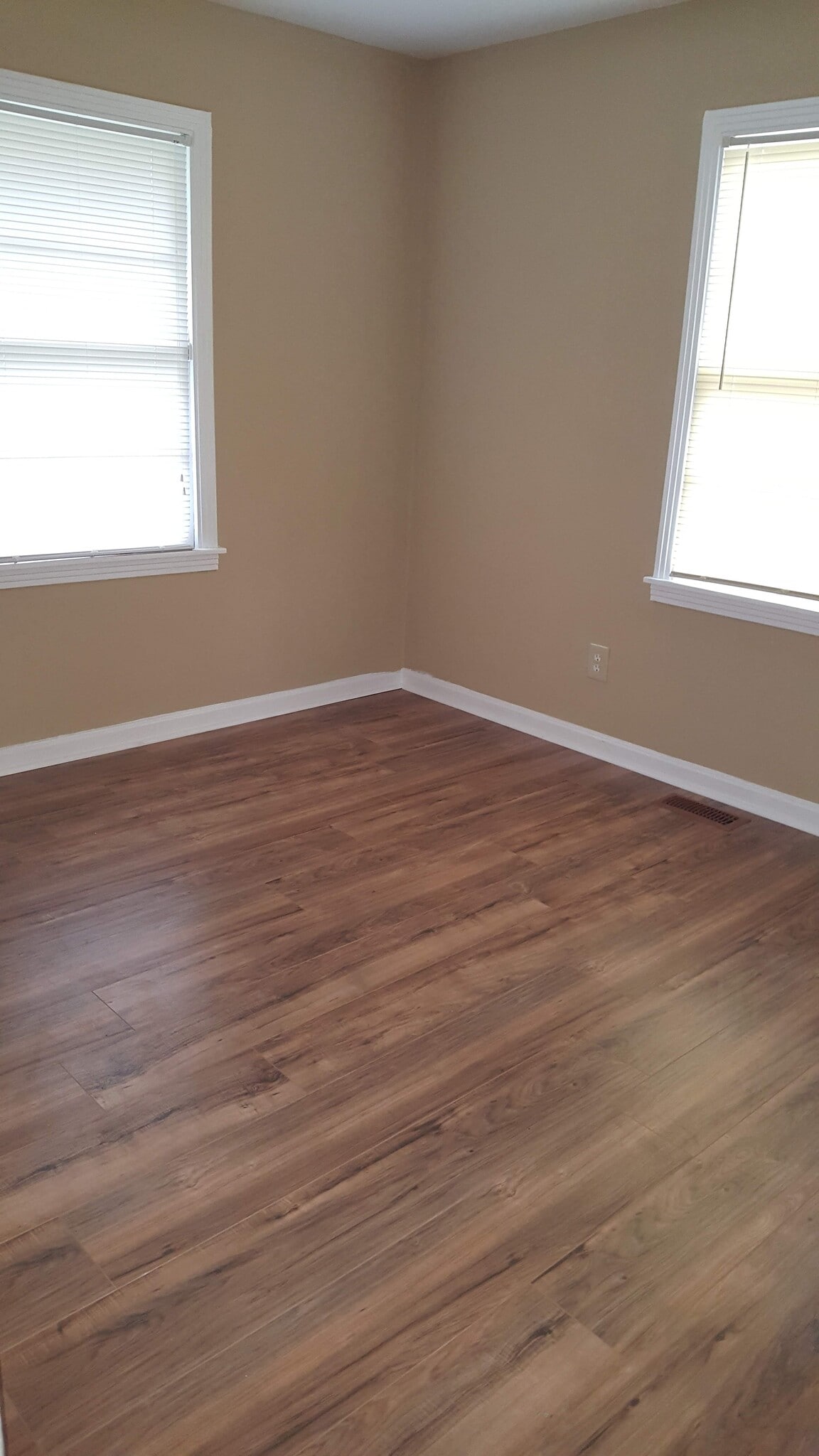 Rear facing bedroom - 511 Johnson St