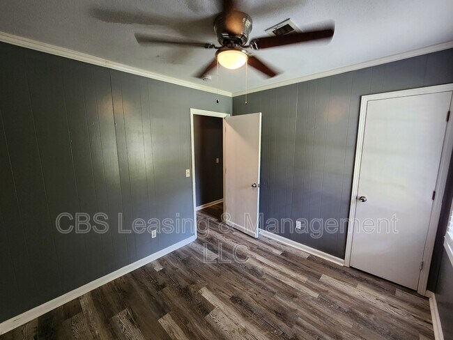 Building Photo - 1406 Jackson Dr