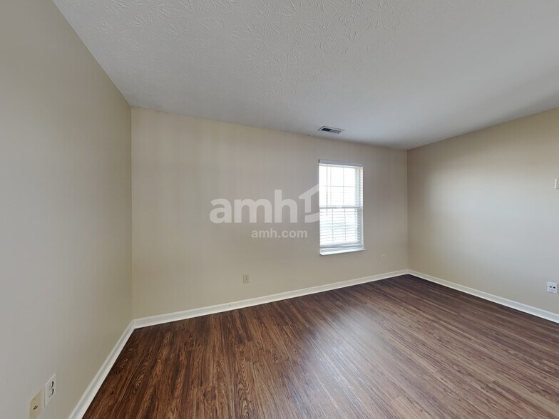 Building Photo - 5633 Rambling Dr