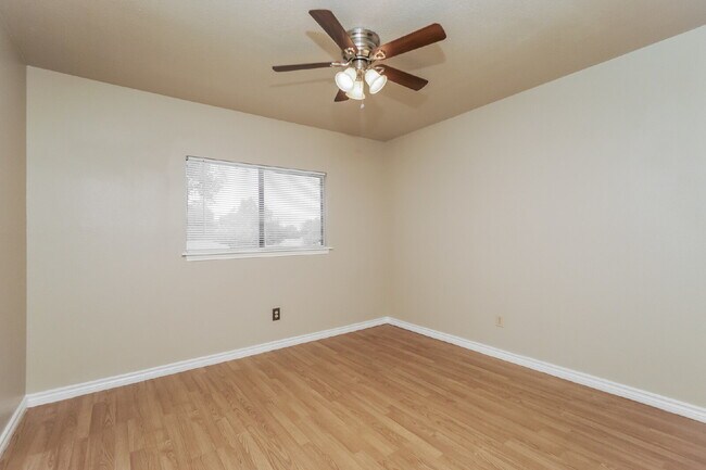 Building Photo - "Charming 3-Bedroom San Antonio Home with Cozy Fireplaces & Ample Storage!"