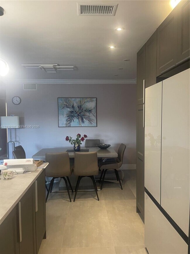 Building Photo - 581 Blue Heron Dr