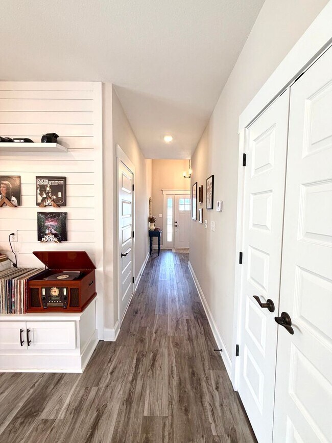 Building Photo - 1013 Berry Bnd