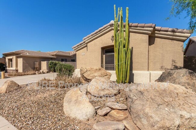 Building Photo - 737 S Sycamore Pl