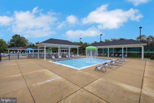 Building Photo - 9850 Solar Course