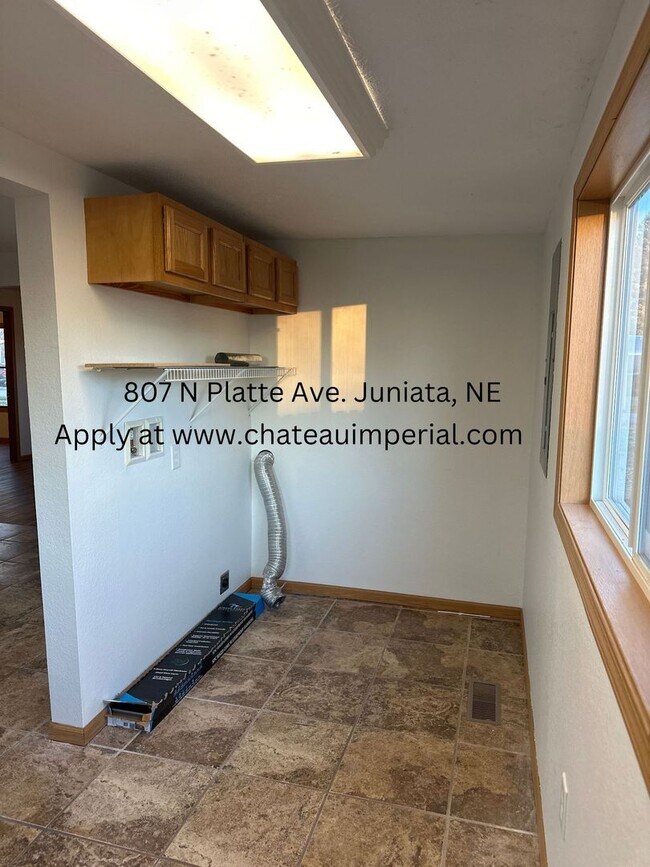 Building Photo - 2 bedroom house