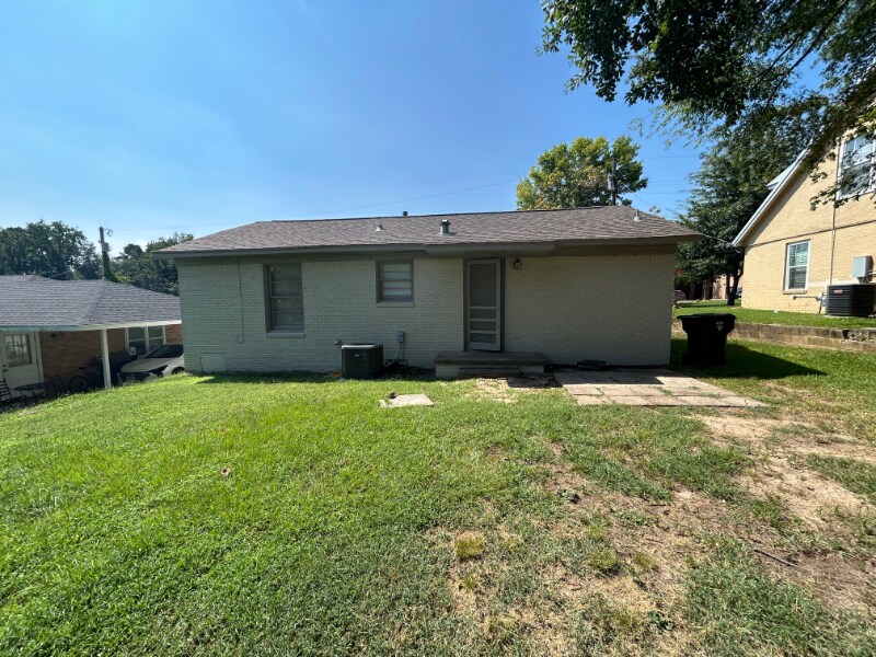 Building Photo - 1118 Woodley St