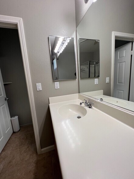 Building Photo - 29762 Northshore St