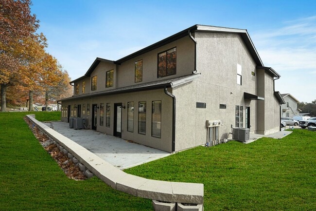 Building Photo - 3-Bedroom Townhome for Lease in Raymore