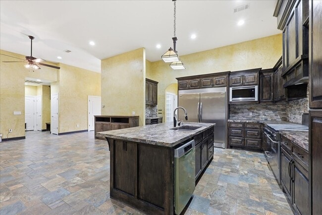 Building Photo - 12250 Charlotte Dr