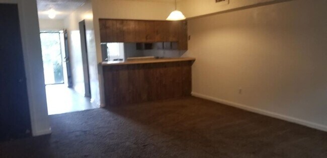 Building Photo - 1712 Sanford Dr