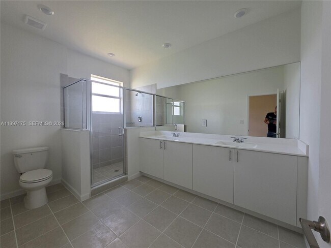 Building Photo - 2739 SE 25th Ave