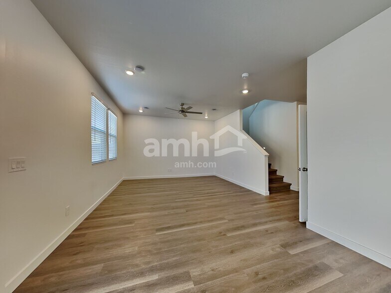 Building Photo - 20177 W Thomas Rd