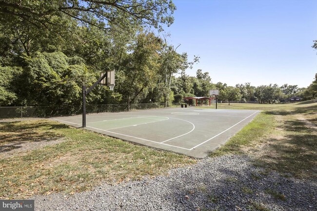 Building Photo - 2702 Dartmouth Rd