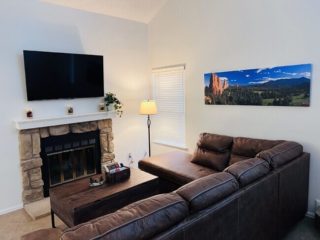 Building Photo - FULLY FURNISHED + ALL UTILITIES INCLUDED!