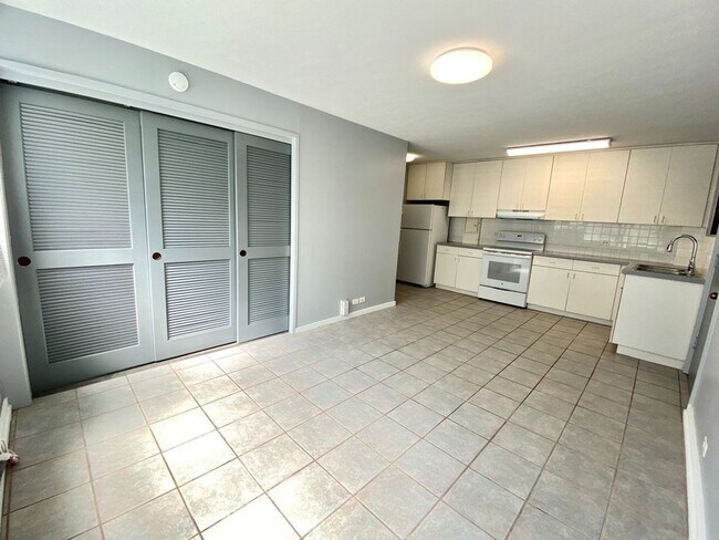 Building Photo - 2nd floor walk-up Makiki 1-bedroom, 1-bathroom, Near Punahou, UH Manoa, Kapiolani Hospital