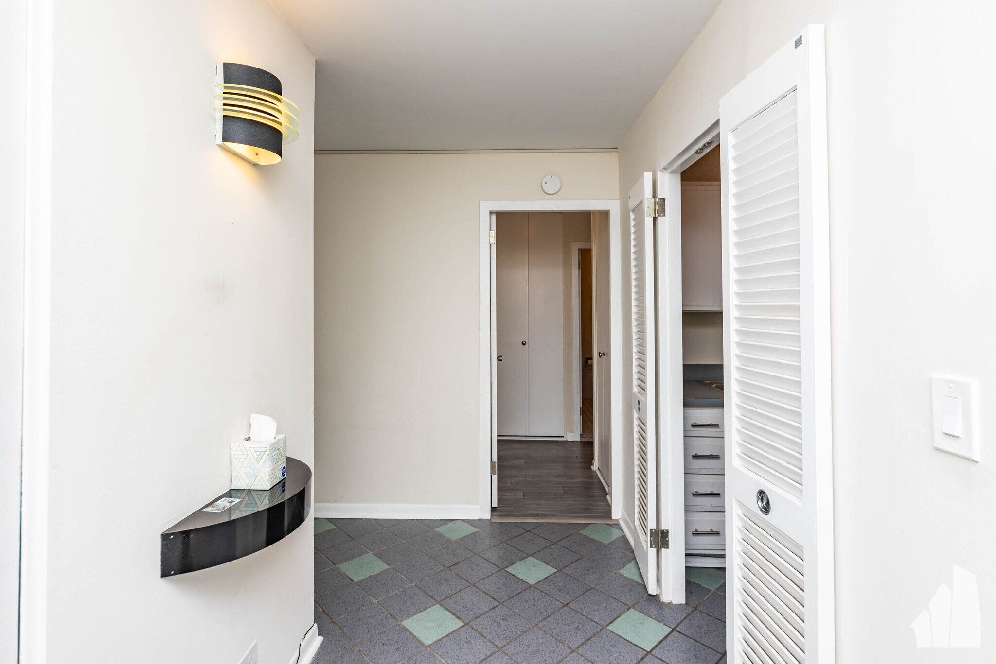 Building Photo - 5455 N Sheridan Rd