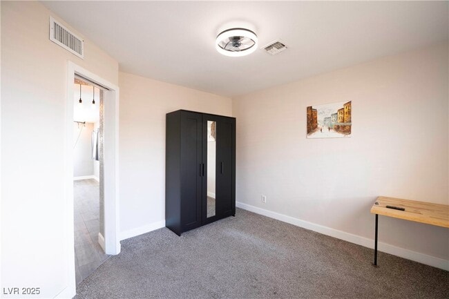 Building Photo - 550 Karen Way