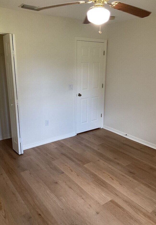 Building Photo - Spacious 3/2 in Eagle Point