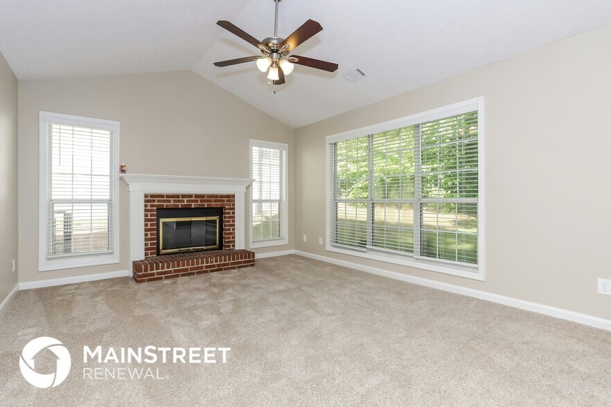 Building Photo - 546 Lone Oak Dr