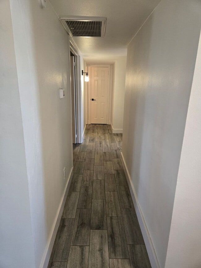 Building Photo - Coming Soon! ?Beautiful 4 bed, 2 bath Home, NO HOA! (Available 05/15/26)