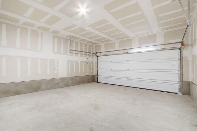 Building Photo - Stylish Corner Lot Home in Waterwheel with...