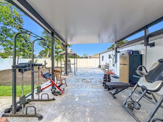 Building Photo - 6135 NW 24th Ct