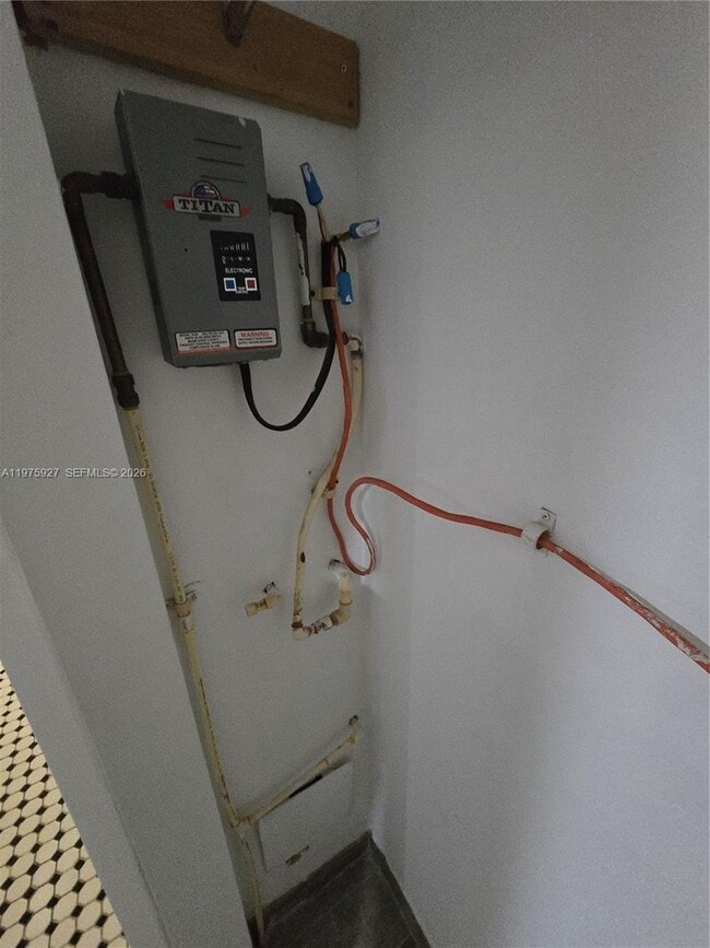 Building Photo - 1345 Pennsylvania Ave